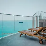 Stunning 1 Bed In Trilogy, Seafront Apartamento Limassol