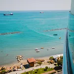 Stunning 1 Bed In Trilogy, Seafront