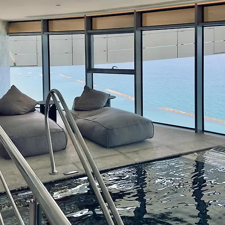 Stunning 1 Bed In Trilogy, Seafront *