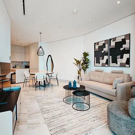 Stunning 1 Bed In Trilogy, Seafront *