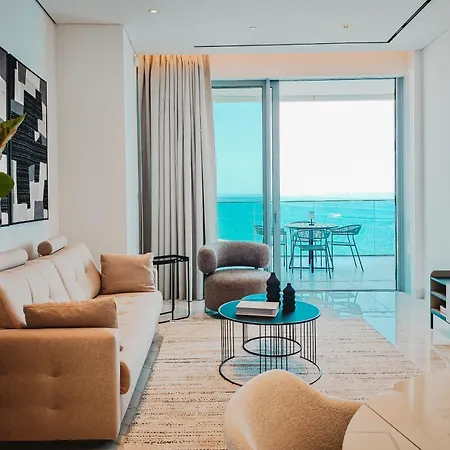 Stunning 1 Bed In Trilogy, Seafront *