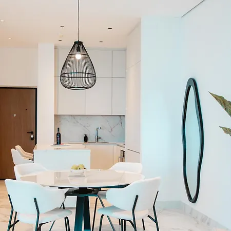 Stunning 1 Bed In Trilogy, Seafront *