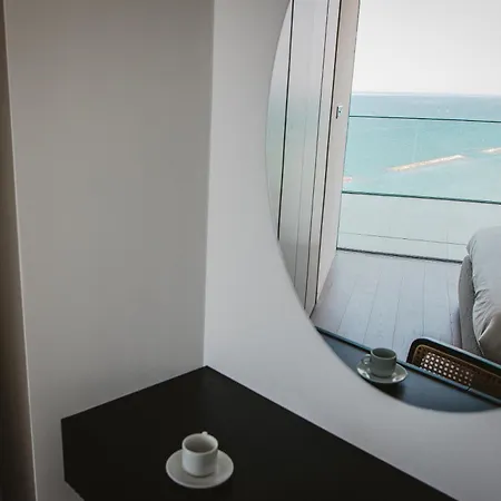 Stunning 1 Bed In Trilogy, Seafront *