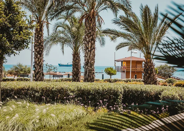 Resort Stunning 1 Bed In Trilogy, Seafront