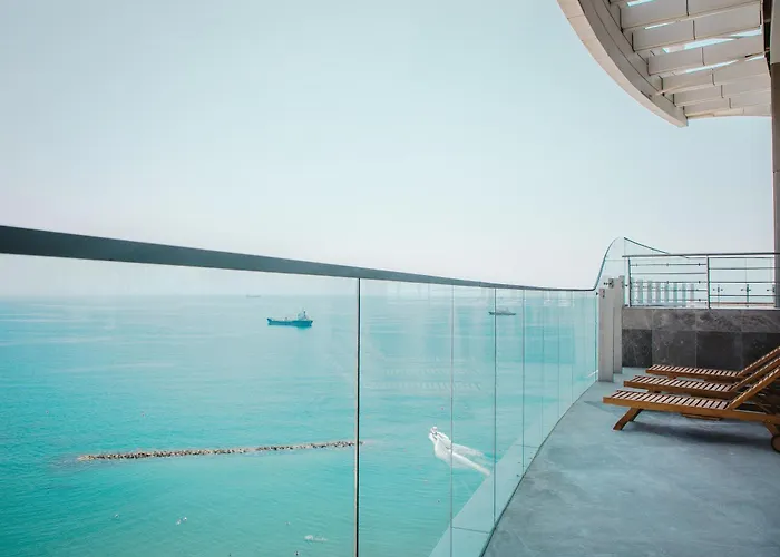 Resort Stunning 1 Bed In Trilogy, Seafront Limasol