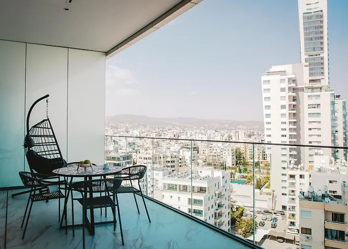 Stunning 1 Bed In Trilogy, Seafront *