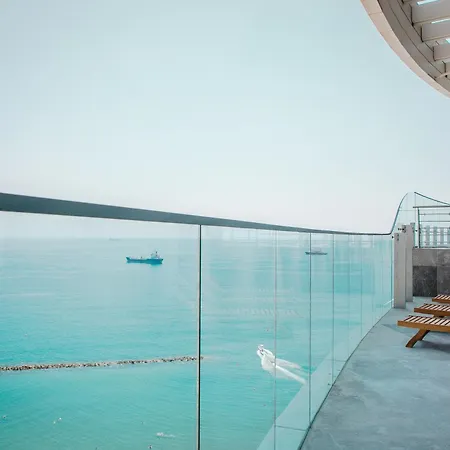 Resort Stunning 1 Bed In Trilogy, Seafront Limassol