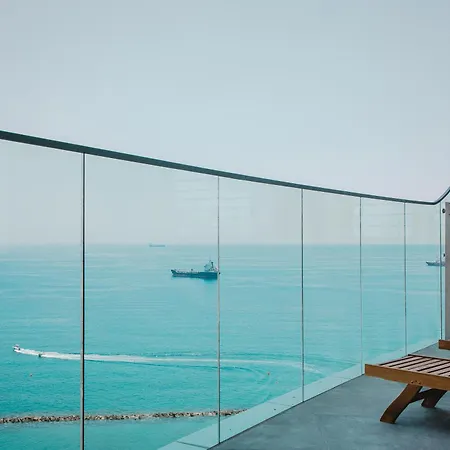 Stunning 1 Bed In Trilogy, Seafront *