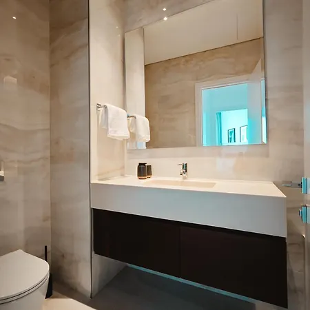 Stunning 1 Bed In Trilogy, Seafront *