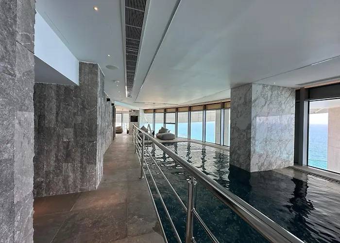 Stunning 1 Bed In Trilogy, Seafront