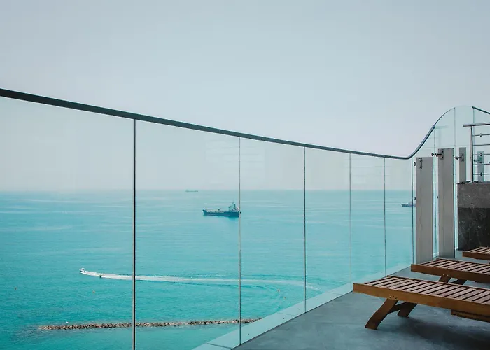 Stunning 1 Bed In Trilogy, Seafront *