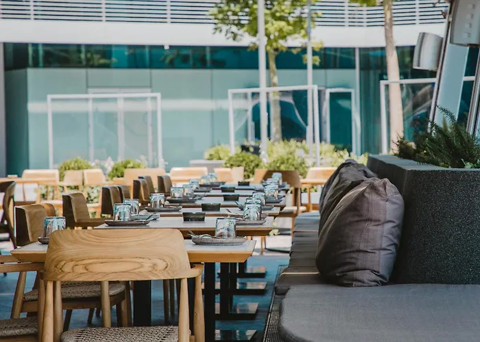 Stunning 1 Bed In Trilogy, Seafront *