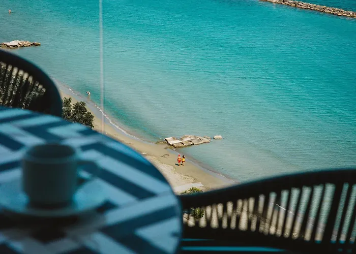 Stunning 1 Bed In Trilogy, Seafront *