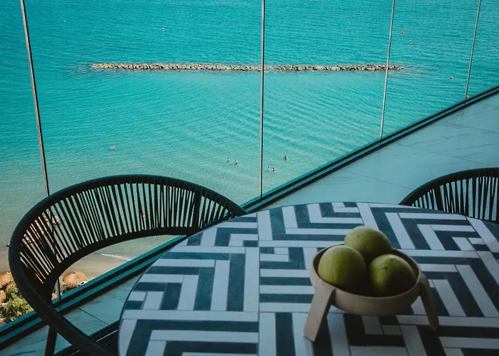 Stunning 1 Bed In Trilogy, Seafront Rezort Lemesos