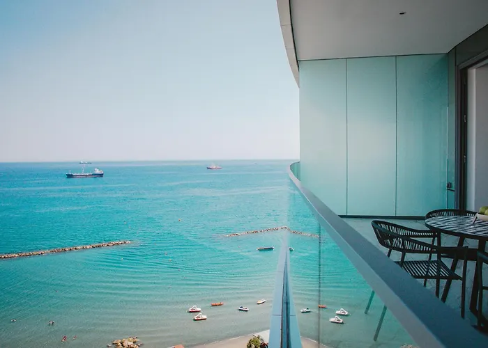 Rezort Stunning 1 Bed In Trilogy, Seafront Lemesos